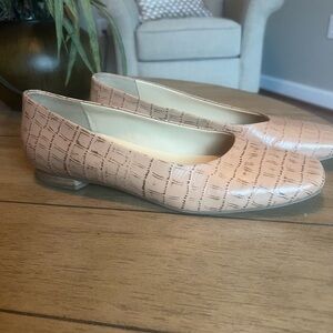 Trotters Croc-Embossed Tan Flats